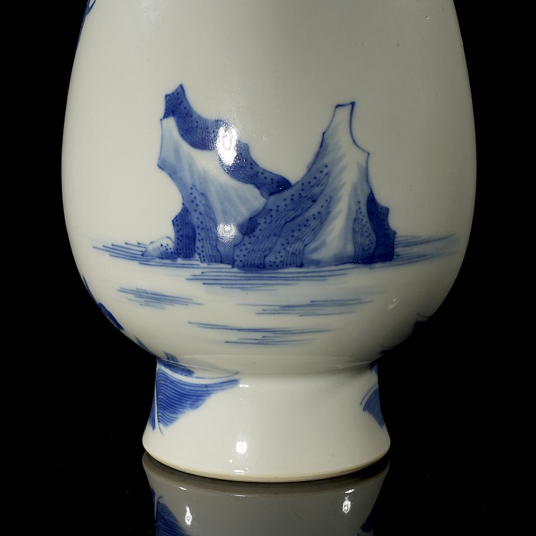 Blue-and-white porcelain vase ‘Landscape with dragon’, Qing dynasty