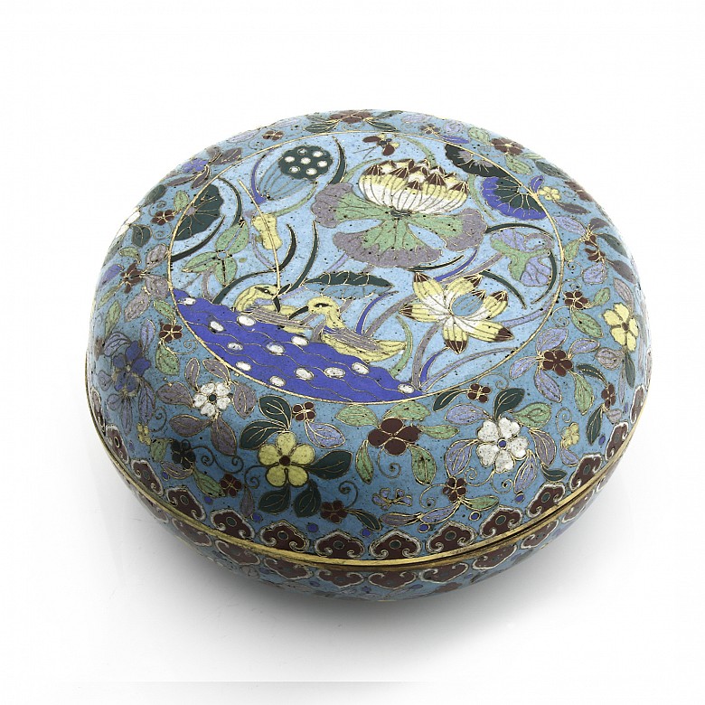 Cloisonné emamel box, China, Qing dinasty (1644-1912)