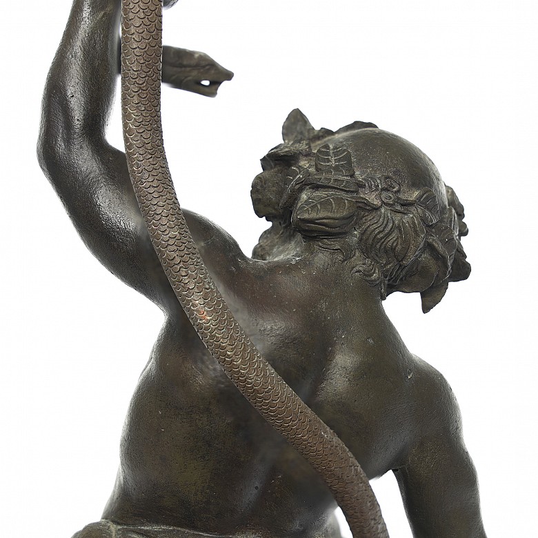 Figura en bronce según el 