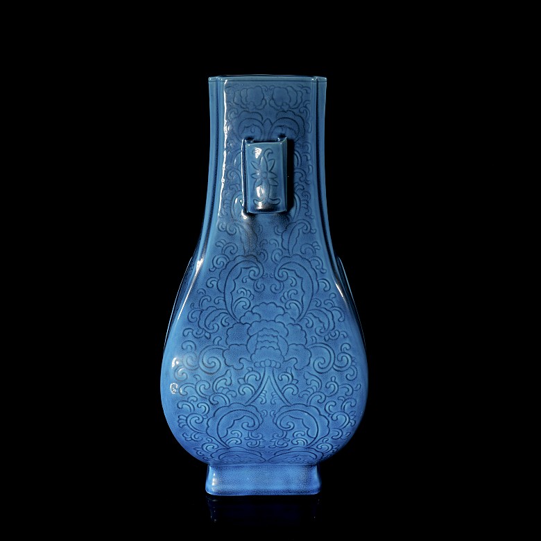 Blue glazed porcelain ‘Hu’ vase