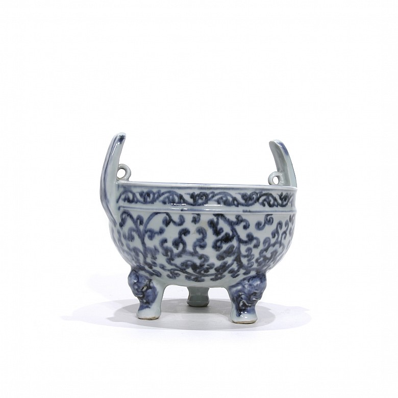 Chinese porcelain censer, 20th century