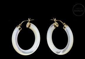 Pair of yellow gold and mother-of-pearl earrings