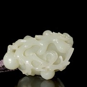 Carved jade figurine ‘Monkeys and Peaches’, Qing dynasty