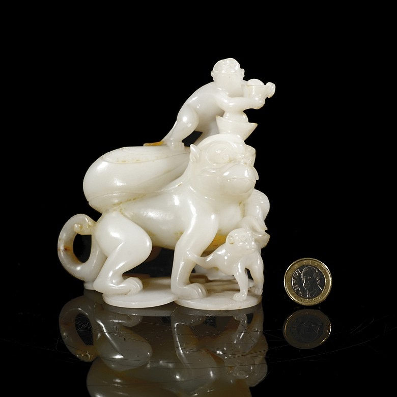 White jade figurine ‘Monkeys’, Qing dynasty