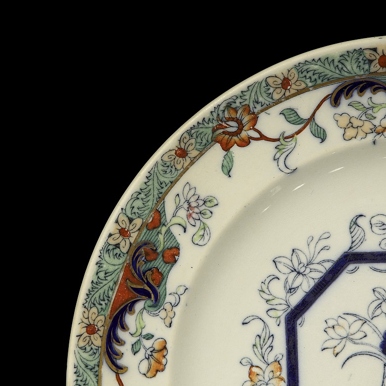 Two English porcelain dishes, Chinese style, 19th-20th century