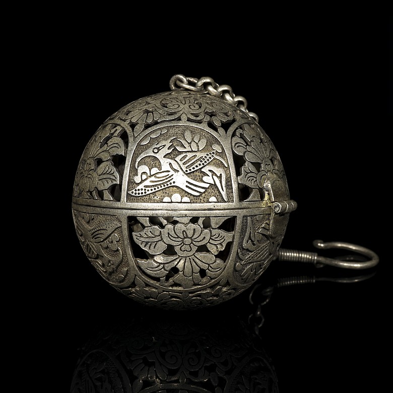 Silver openwork pendant, Tang dynasty