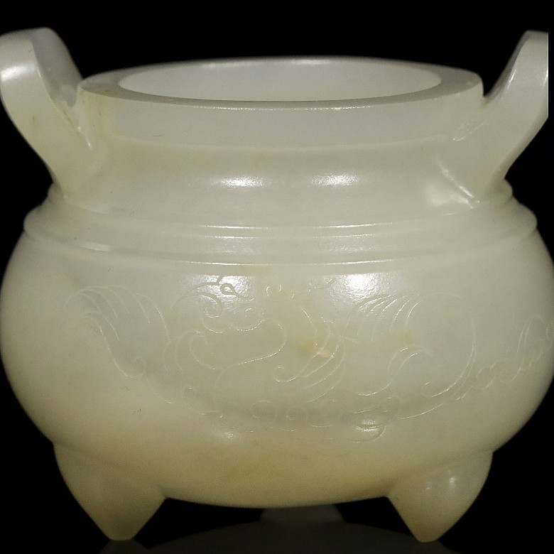 White jade censer, Qing dynasty, 19th century