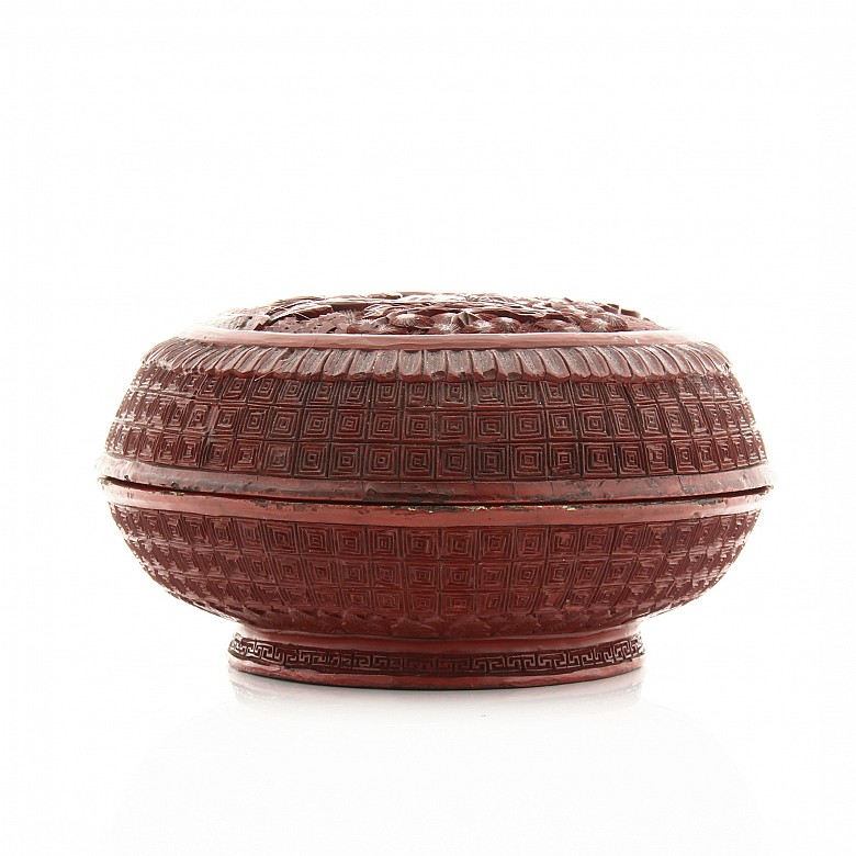 A Chinese cinnabar red lacquer box, 19th century