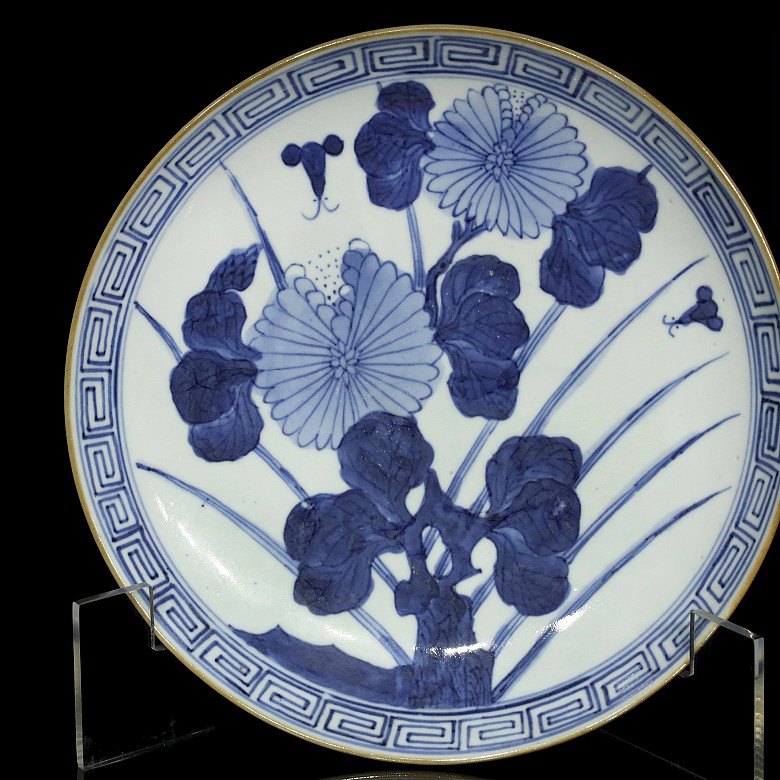 Pair of blue and white dishes, Japan, 19th century