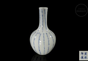 Glazed porcelain ‘Dan Ping’ vase with poem, with seal on the base