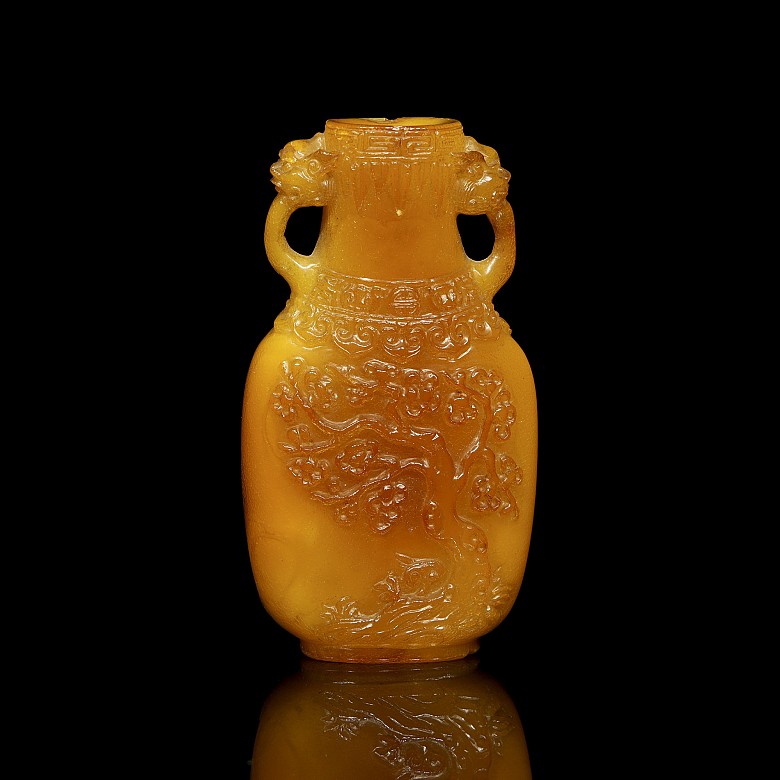 Amber snuff bottle, Qing dynasty