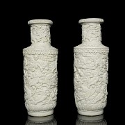 Pareja de jarrones de porcelana blanca, dinastía Qing