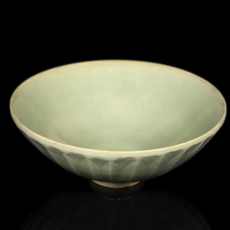 A longquan celadon bowl, Song dynasty or later