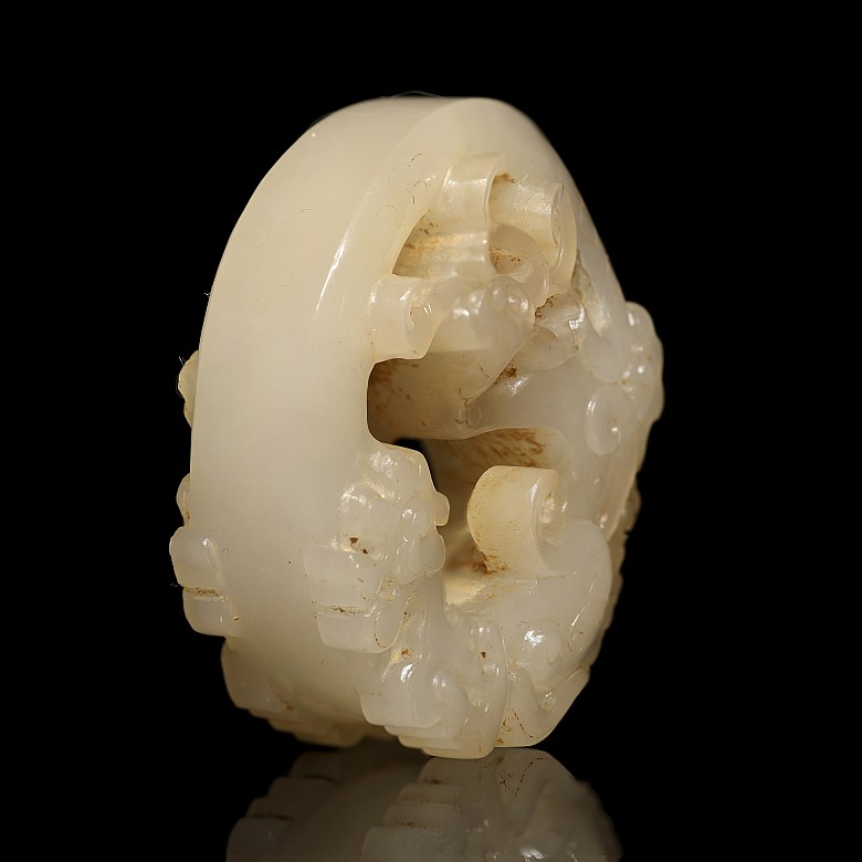 White jade figurine with dragon, Eastern Han dynasty