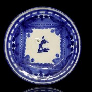 Four decorative Manises pottery plates, 20th century