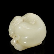 White jade figurine ‘Beast and its calf’, Qing dynasty