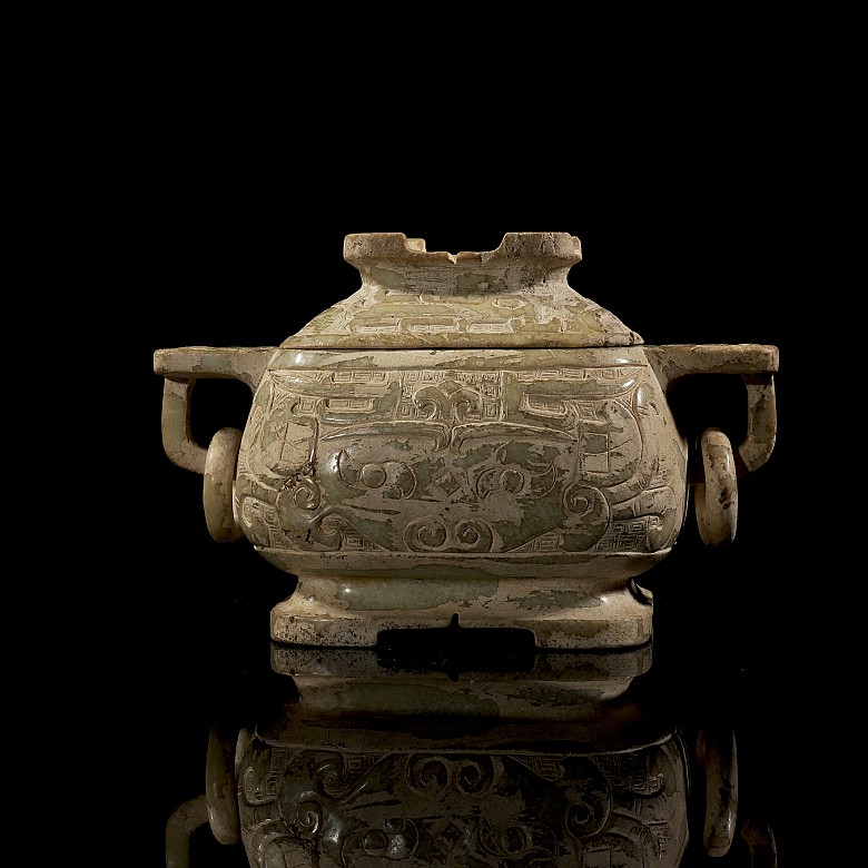 Carved jade ‘Gui’ ritual vessel, Han style