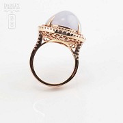 Gold ring in 18k rose gold, diamonds and lilac jadeite.