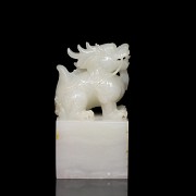 Imperial white jade 'ziqiang buxi' seal, Qing dynasty, Qianlong period (1736 - 1795)