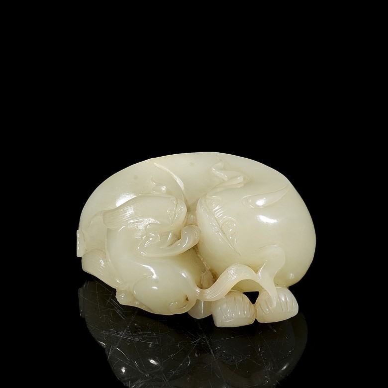 White jade figurine ‘Beast and its calf’, Qing dynasty