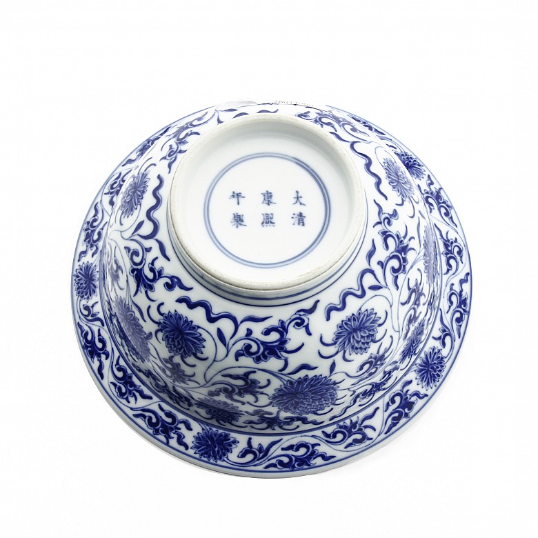 Porcelain bowl, blue and white, Kangxi seal mark.