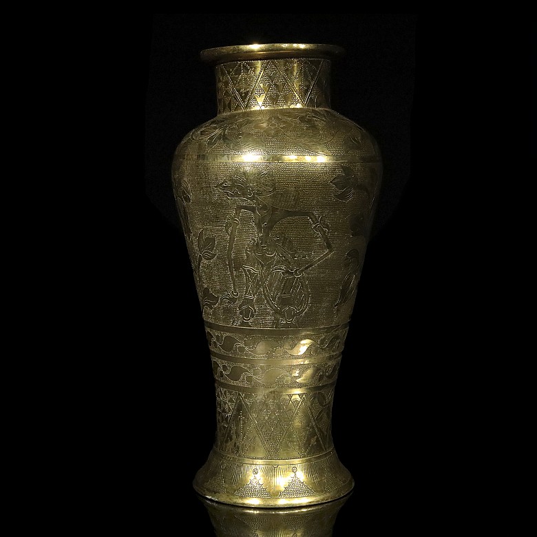 Engraved brass vase, Asia, 20th century - 1