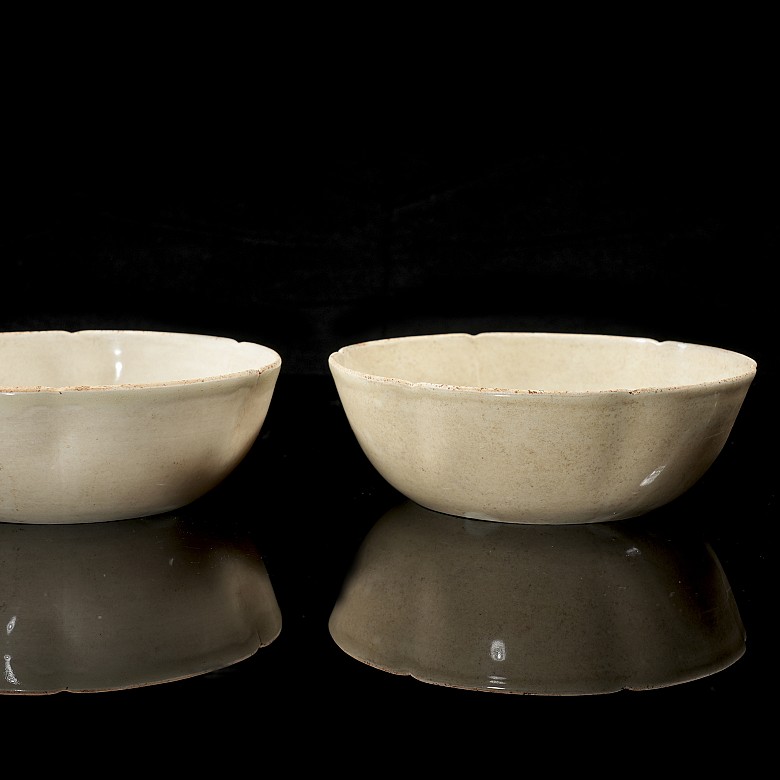 Pair of ‘Dingyao’ porcelain bowls, Song dynasty