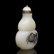 Agate snuff bottle 