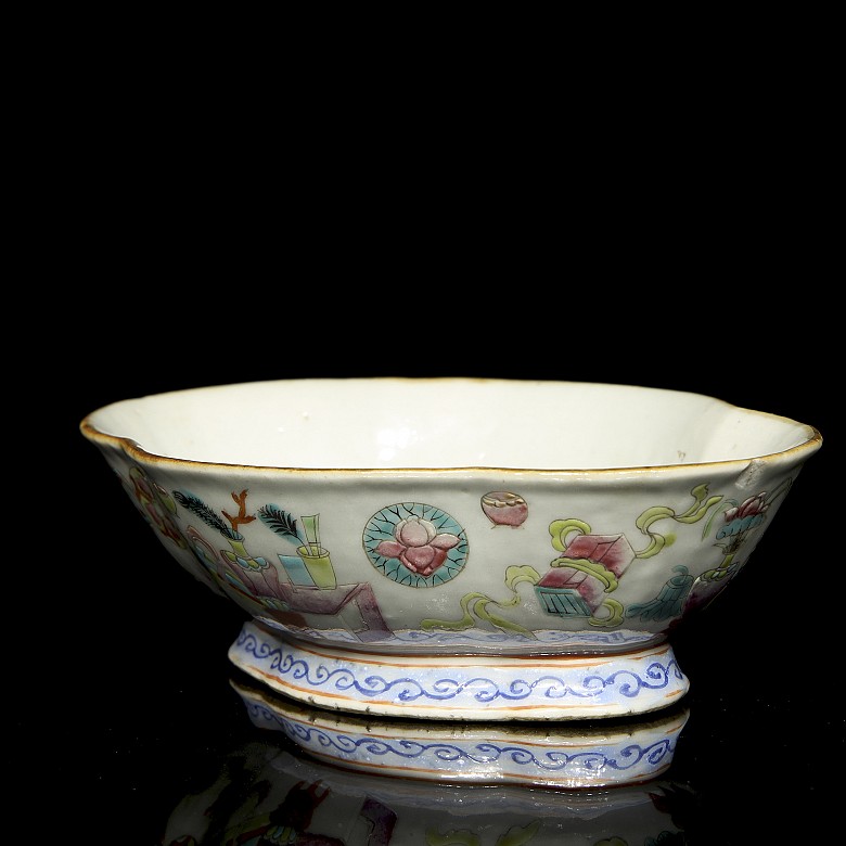 Recipiente de porcelana familia rosa, dinastía Qing tardía