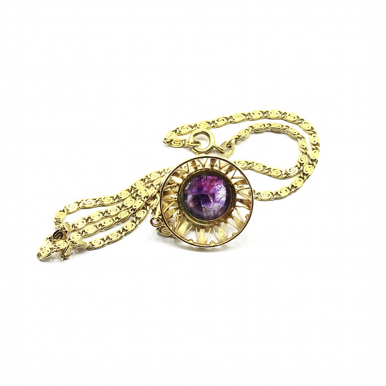 18k yellow gold choker with chain, central pendant with an amethyst cap.