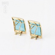 Earrings and turquoise ring in 18k yellow gold.