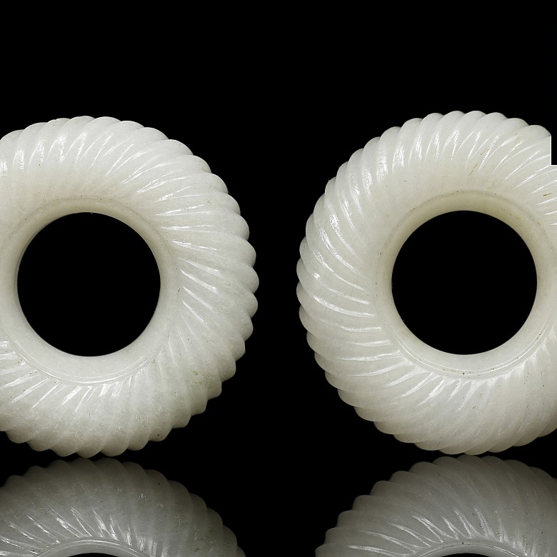 Two white jade pendants, Ming-Qing dynasty