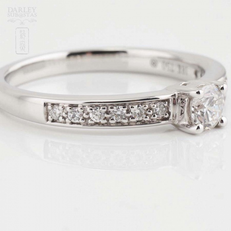 Solitaire 18k white gold and diamonds