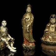 Tres figuras de porcelana Satsuma, Japón,  S.XIX - XX