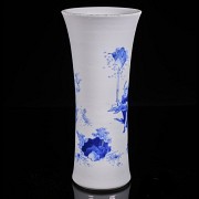 Blue and white porcelain vase “Heavenly Garden”, Qing dynasty