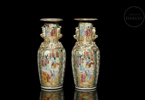 Pair of small Cantonese vases, 20th century