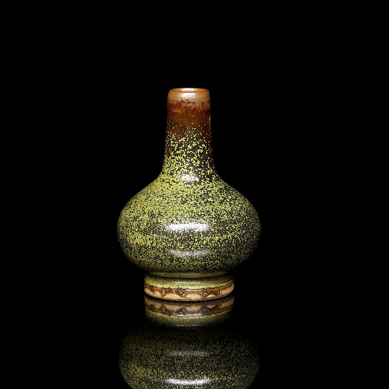 Small glazed ceramic vase, Song style