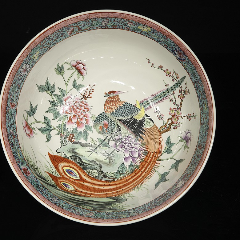 Pair of large bowls, famille rose, Canton, 20th century