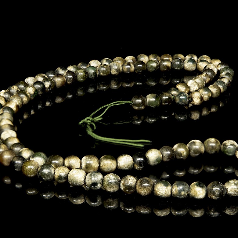 Jade bead necklace, Ming dynasty