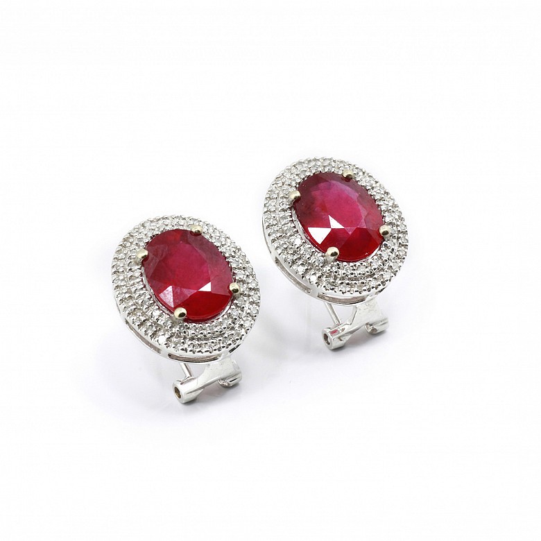 Earrings in 18k white gold with rubies and diamonds.