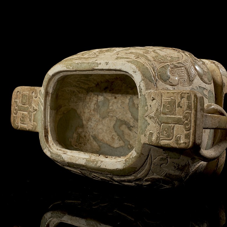 Carved jade ‘Gui’ ritual vessel, Han style