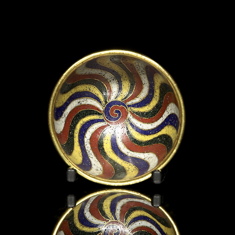 Small gilt-bronze bowl with cloisonné enamel, with Qianlong seal