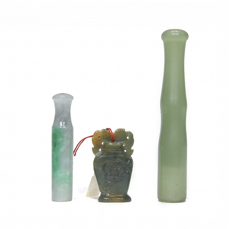 Lot of three pieces of jade, 20th century