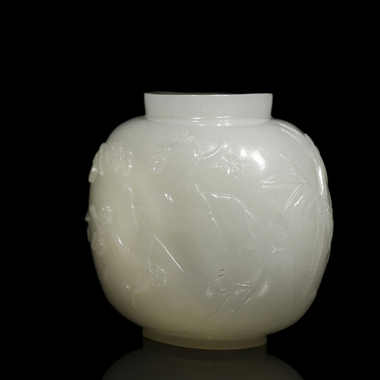 White jade snuff bottle, Ming dynasty, 17th Century