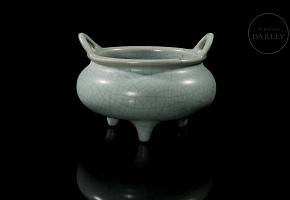 Celadon-glazed ceramic tripod censer, Song dynasty