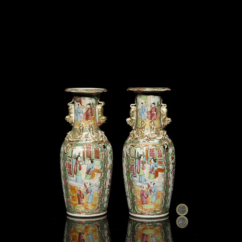 Pair of small Cantonese vases, 20th century