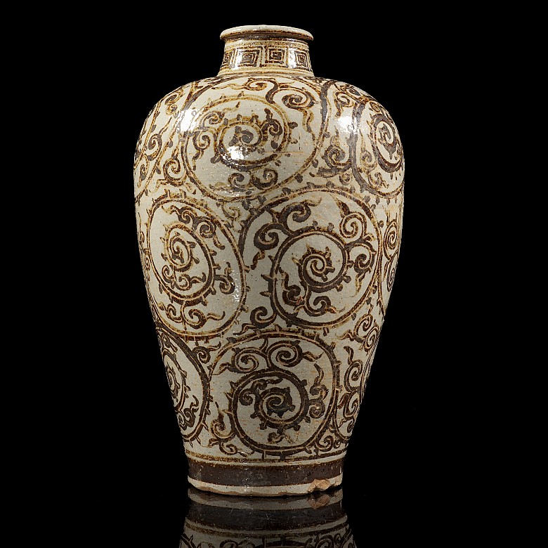 Meiping ‘Intertwined Flowers’ vase, Song dynasty