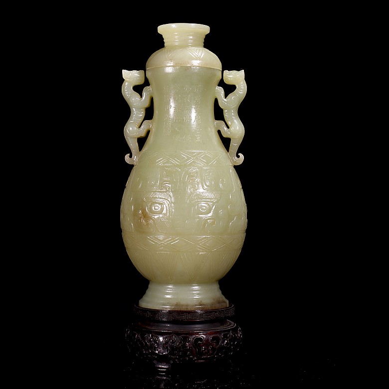 Hetian ‘Tigers’ jade vase, Qing dynasty