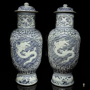 Pair of large vases with dragons, 20th century