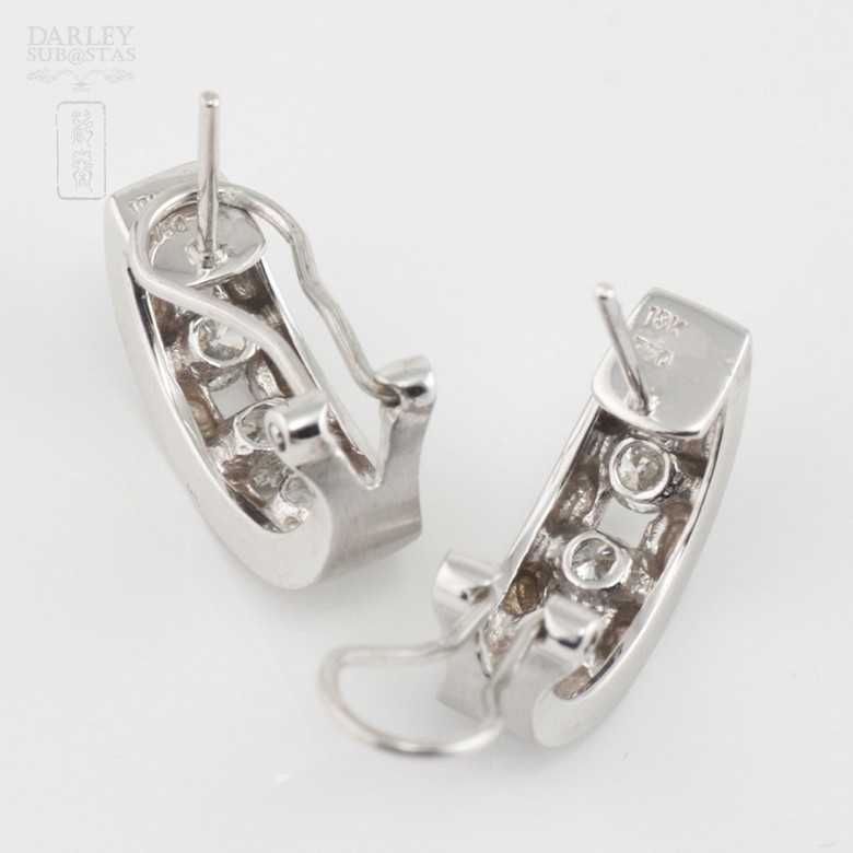 Earrings in 18k white gold and diamonds